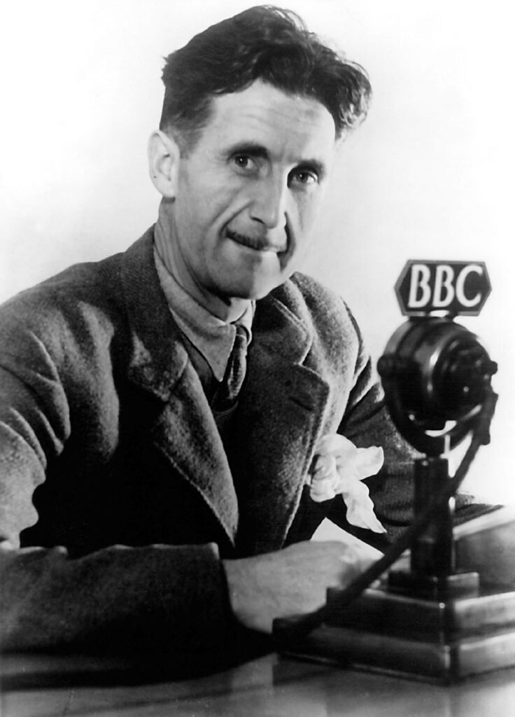 George Orwell en 1940 au micro de la BBC.